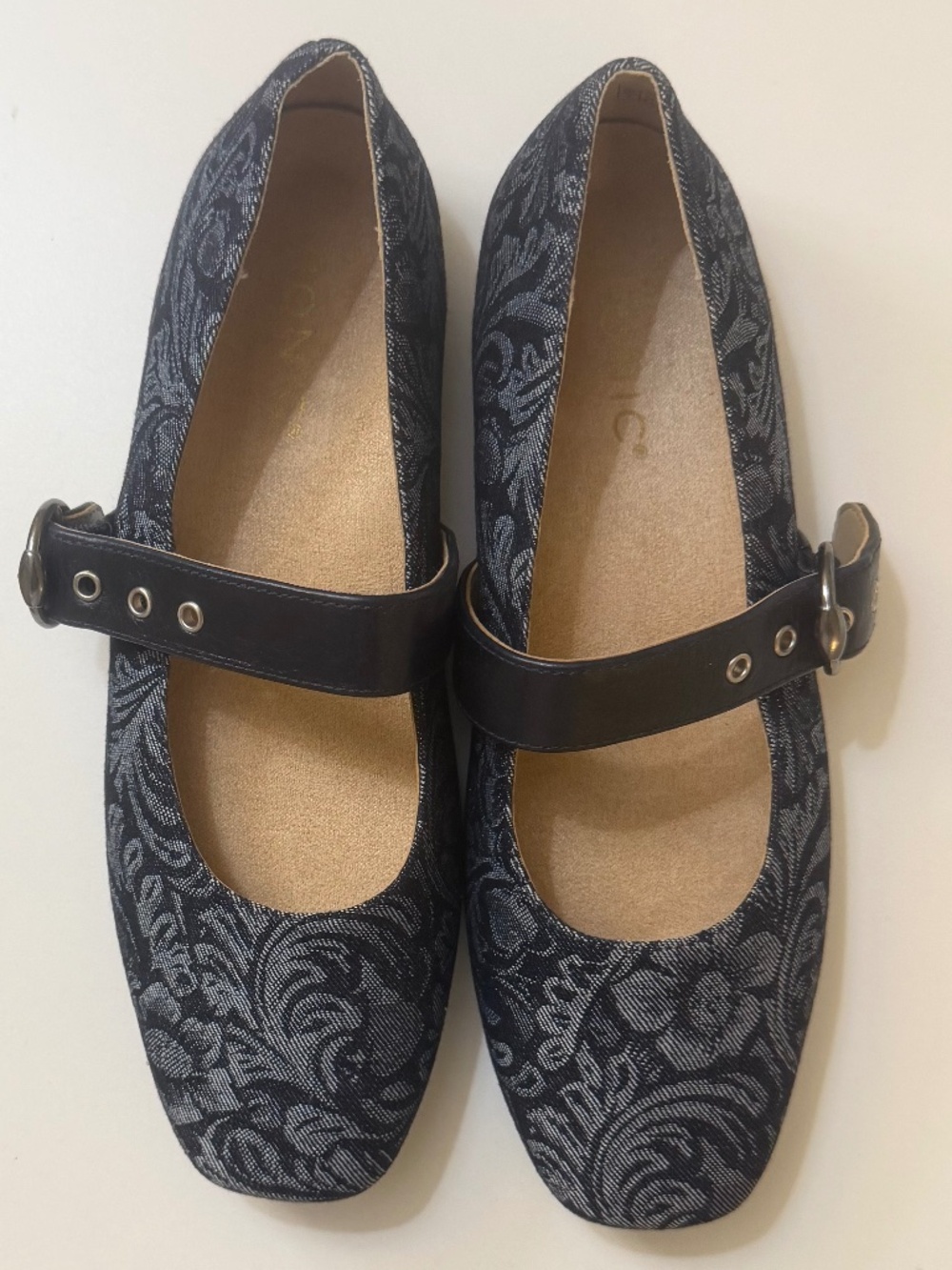 VIONIC Womens Mary Jane Flat
